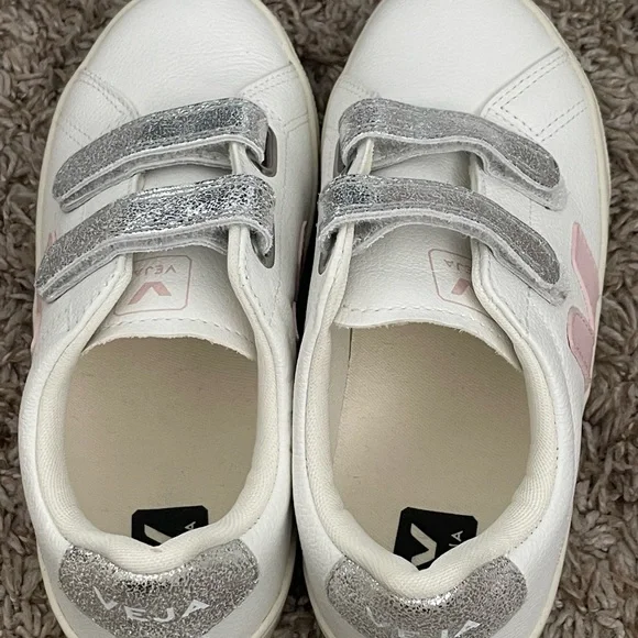 VEJA Esplar Velcro (Big Kid) NEW